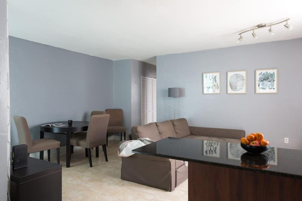South Beach One Bedroom Condo With Parking Spot Майами-Бич Экстерьер фото